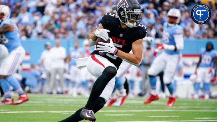 Atlanta Falcons wide receiver Drake London (5) runs the ball against the Tennessee Titans during the first quarter at Nissan Stadium