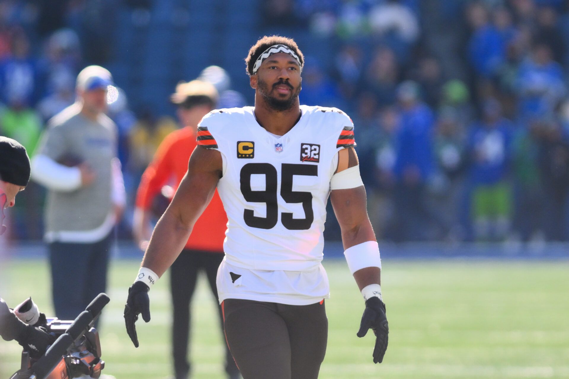 Cleveland Browns defensive end Myles Garrett (95) during warmups prior to the game against the Seattle Seahawks at Lumen Field.