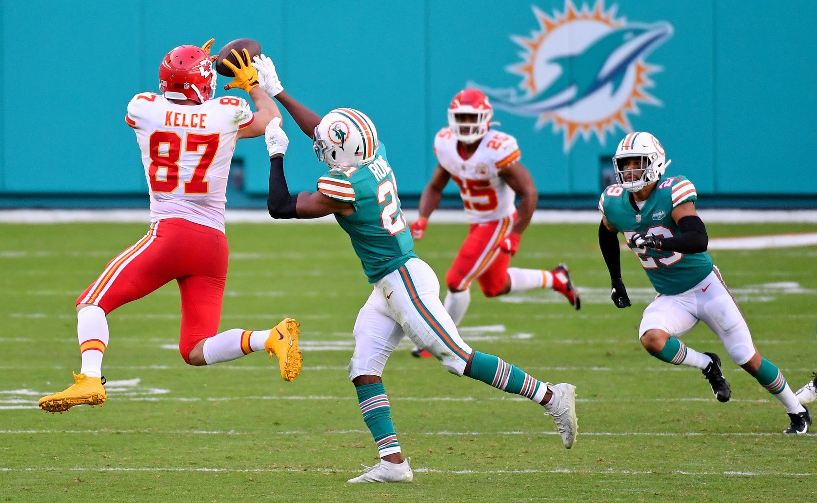 Kansas City Chiefs tight end Travis Kelce (87) catches a pass in front of Miami Dolphins free safety Eric Rowe (21) during the second half at Hard Rock Stadium.