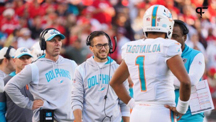 Miami Dolphins head coach Mike McDaniel speaks with quarterback Tua Tagovailoa (1) during the fourth quarter against the San Francisco 49ers at Levi's Stadium.