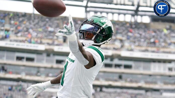 Sauce Gardner (1) catches the ball during warmups before the Jets take on the New England Patriots at MetLife Stadium.