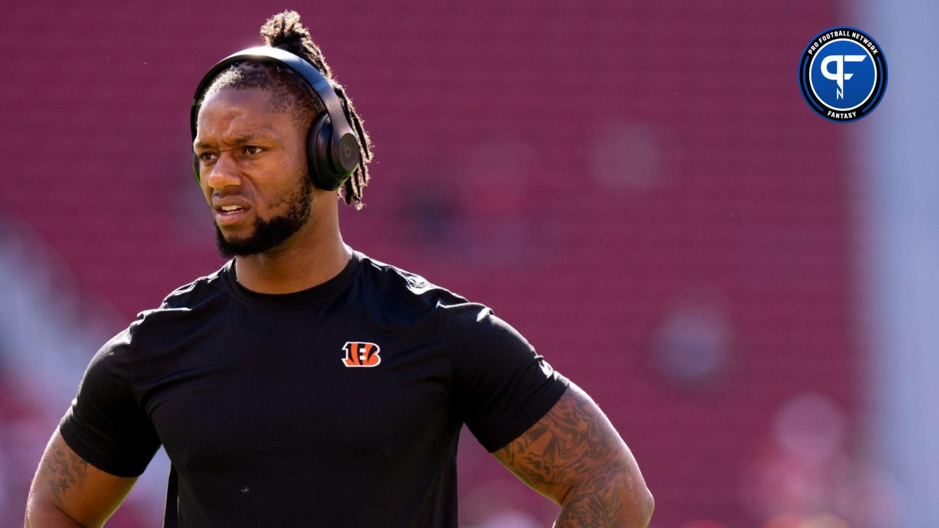 Cincinnati Bengals running back Joe Mixon warms up before a game.
