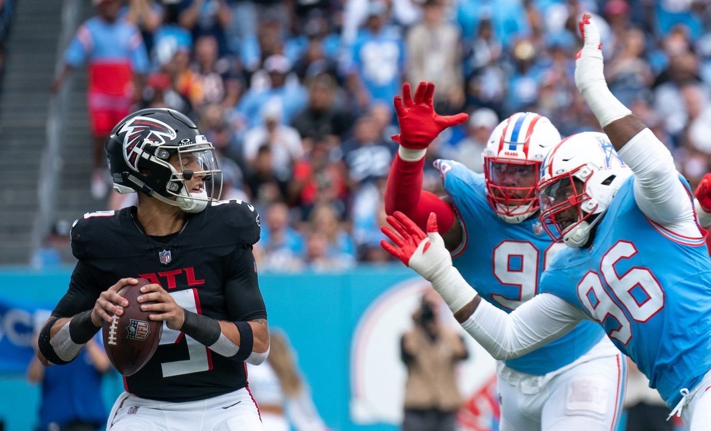 Atlanta Falcons QB Desmond Ridder (9) tries to throw the ball against the Tennessee Titans.