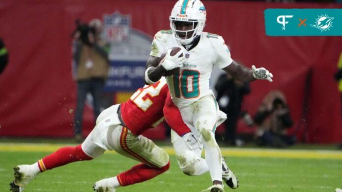 Miami Dolphins WR Tyreek Hill (10) runs with the ball against the Kansas City Chiefs.