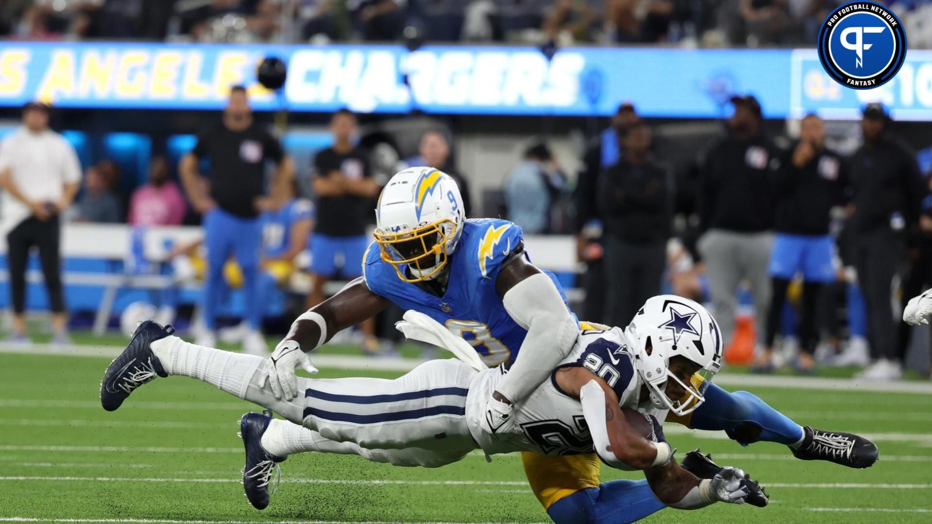 Dallas Cowboys running back Tony Pollard (20) makes a catch against Los Angeles Chargers linebacker Kenneth Murray Jr. (9).