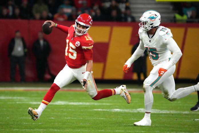 Kansas City Chiefs QB Patrick Mahomes (15) runs the ball against the Miami Dolphins.