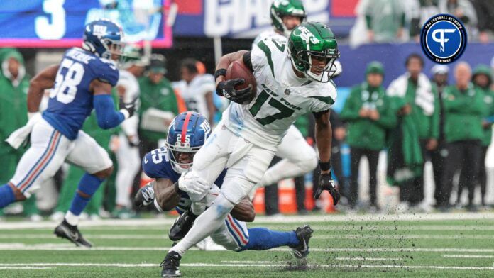 New York Jets WR Garrett Wilson (17) runs after the catch against the Giants.