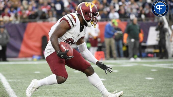 Jamison Crowder (83) runs with the ball during the second half against the New England Patriots at Gillette Stadium.