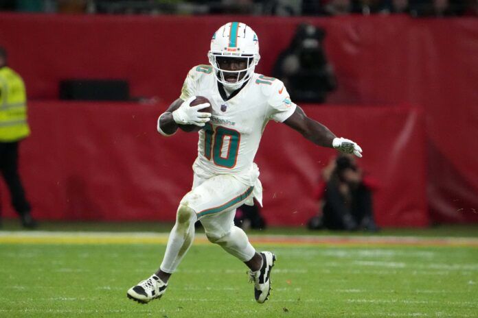 Miami Dolphins WR Tyreek Hill (10) runs with the ball in the open field against the Kansas City Chiefs.