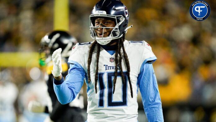 DeAndre Hopkins (10) reacts to a call during the first quarter against the Pittsburgh Steelers.