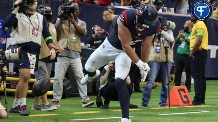 Dalton Schultz (86) spikes the ball after scoring a touchdown against the Tampa Bay Buccaneers in the fourth quarter at NRG Stadium.