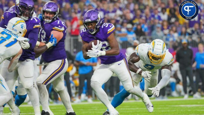 Minnesota Vikings running back Ty Chandler (32) runs with the ball against the Los Angeles Chargers.