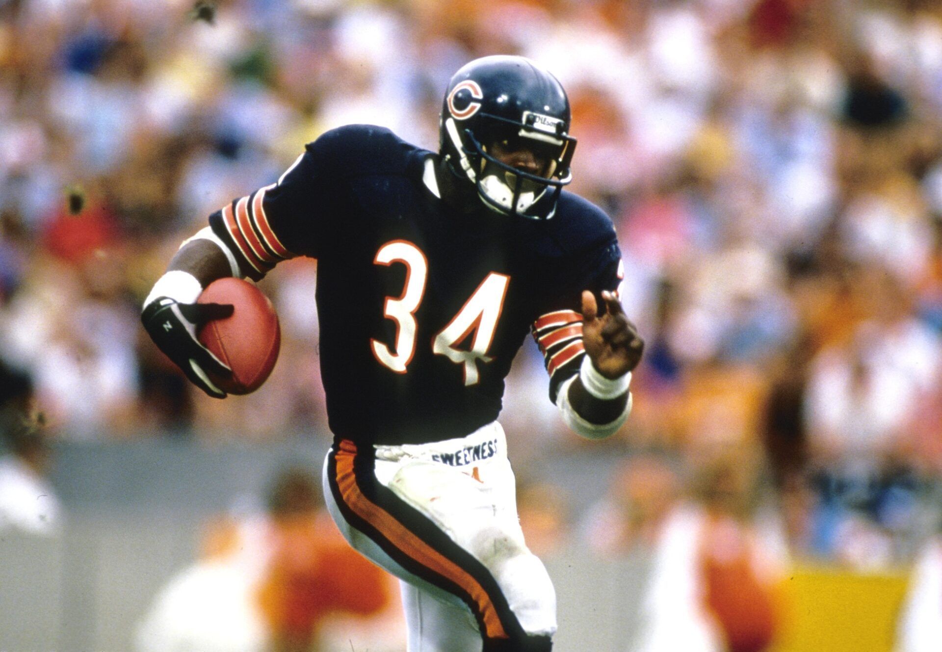 Chicago Bears running back Walter Payton (34) carries the ball against the Tampa Bay Buccaneers at Tampa Stadium.