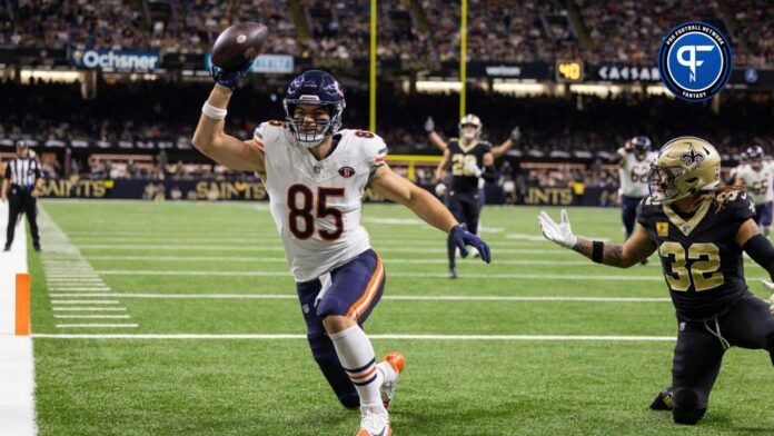 Chicago Bears TE Cole Kmet (85) catches a touchdown pass against the New Orleans Saints.