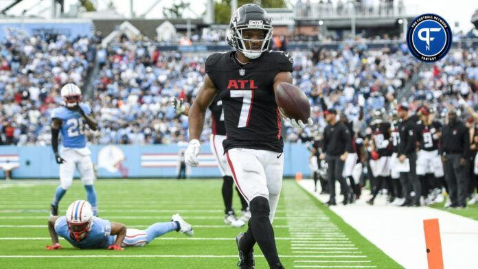 Atlanta Falcons running back Bijan Robinson (7) runs for a touchdown against the Tennessee Titans during the second half at Nissan Stadium.