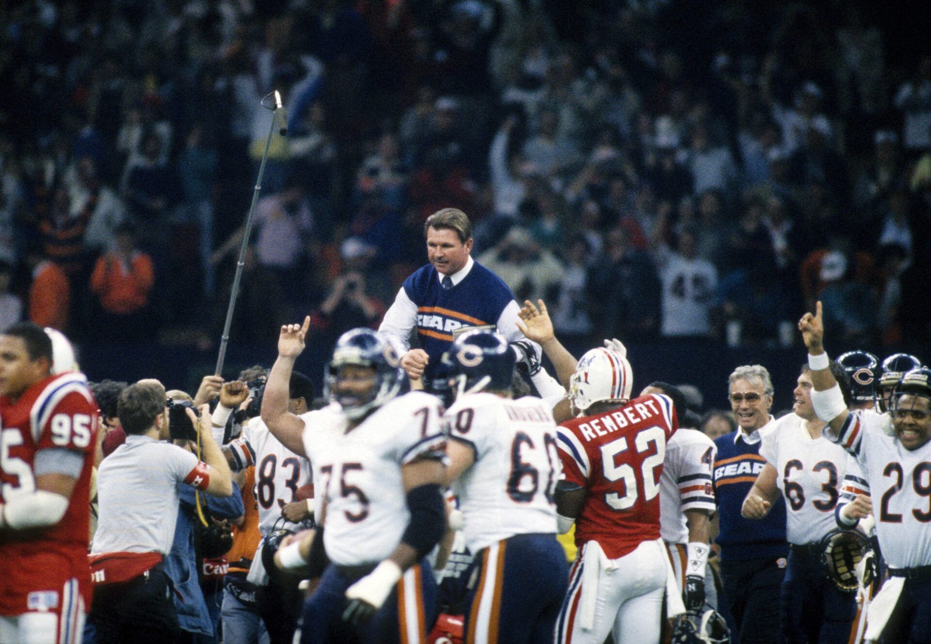 Chicago Bears head coach Mike Ditka is hoisted by his players after defeating the New England Patriots during Super Bowl XX at the Louisiana Superdome. The Bears won 46-10.