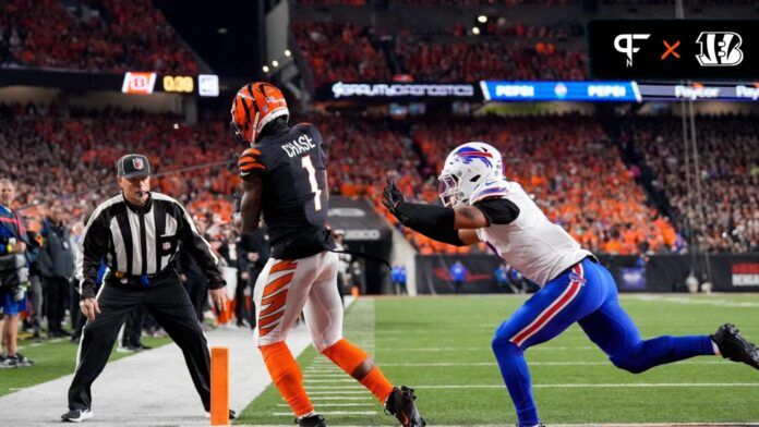 Cincinnati Bengals WR Ja'Marr Chase (1) makes a catch in the end zone against the Buffalo Bills.