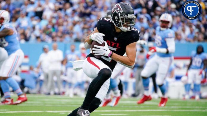 Drake London (5) runs the ball against the Tennessee Titans during the first quarter at Nissan Stadium.