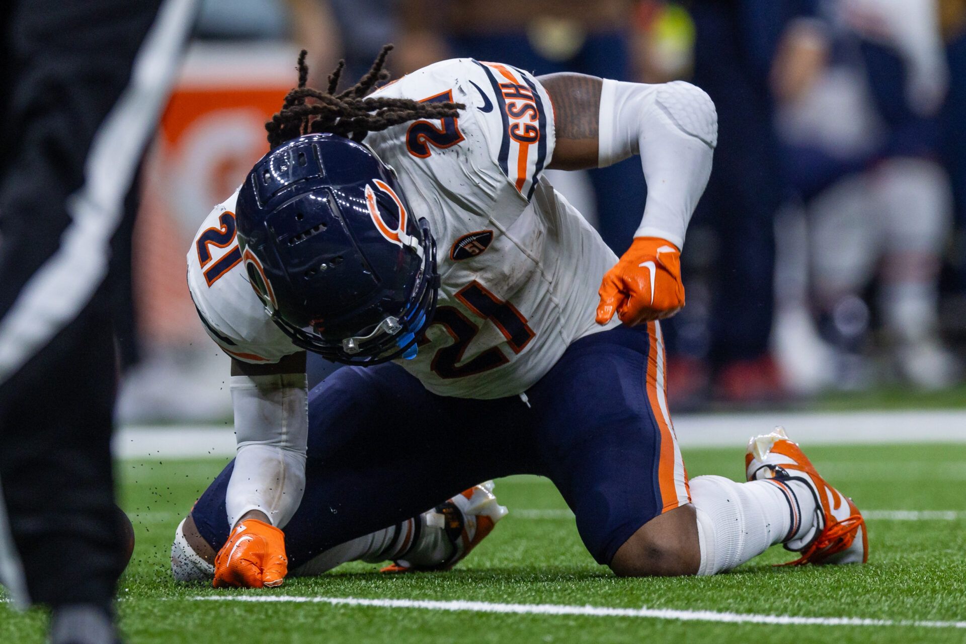 Chicago Bears RB D'Onta Foreman (21) reacts after being tackled against the New Orleans Saints.