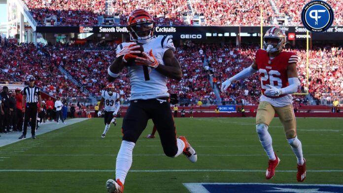 Ja'Marr Chase (1) catches the ball for a touchdown against San Francisco 49ers cornerback Isaiah Oliver (26) during the fourth quarter at Levi's Stadium.