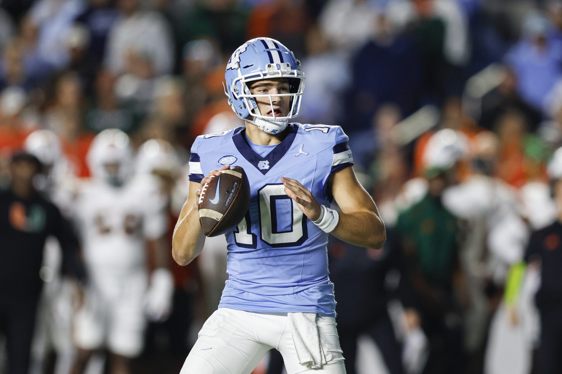 Drake Maye (10) looks to pass against the Miami Hurricanes in the first half at Kenan Memorial Stadium.