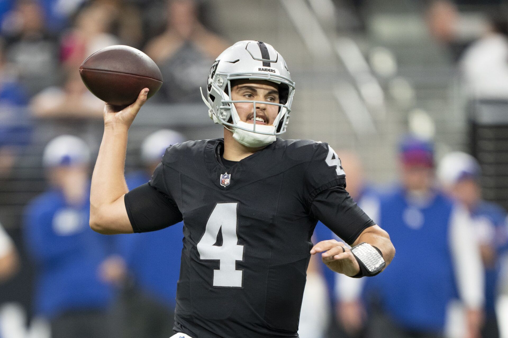 Aidan O'Connell (4) passes the football against the New York Giants during the first quarter at Allegiant Stadium.