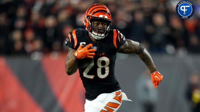 Should You Start Joe Mixon or Tony Pollard in Fantasy Football Week 10?