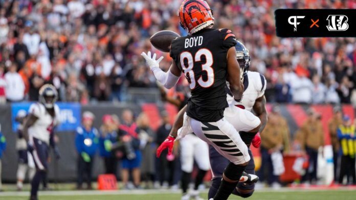 Cincinnati Bengals WR Tyler Boyd (83) bobbles a pass in the end zone against the Houston Texans.