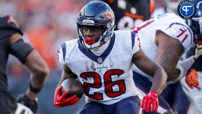 Devin Singletary (26) runs with the ball against the Cincinnati Bengals in the second half at Paycor Stadium.