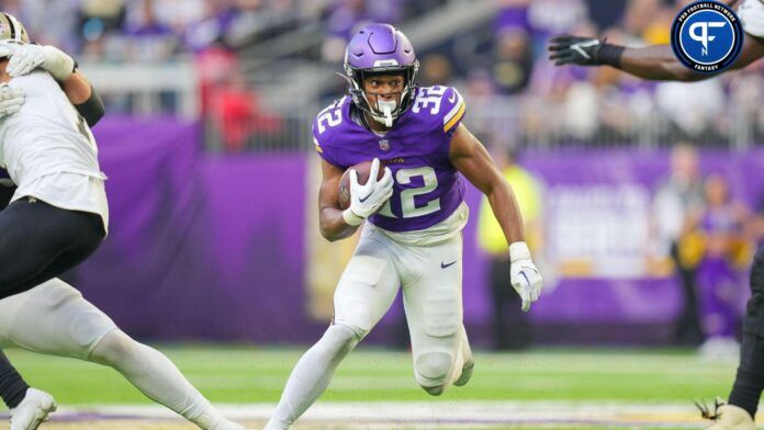 Ty Chandler (32) runs with the ball against the New Orleans Saints in the fourth quarter at U.S. Bank Stadium.