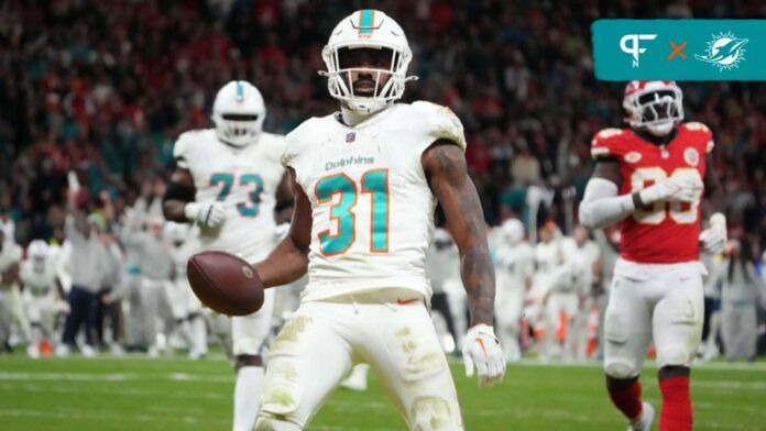 Miami Dolphins RB Raheem Mostert (31) runs into the end zone for a TD against the Kansas City Chiefs.