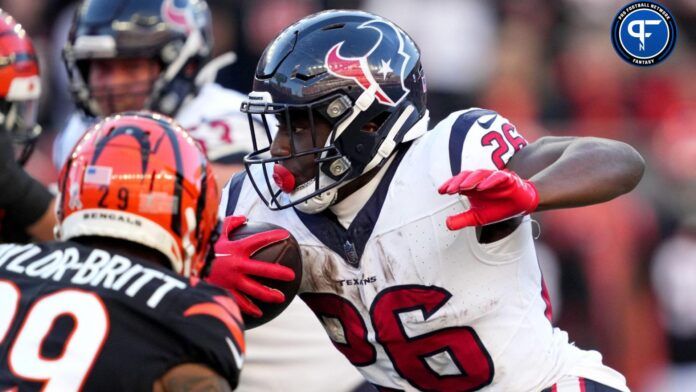 Devin Singletary (26) carries the ball in the fourth quarter of a Week 10 NFL football game between the Houston Texans and the Cincinnati Bengals.