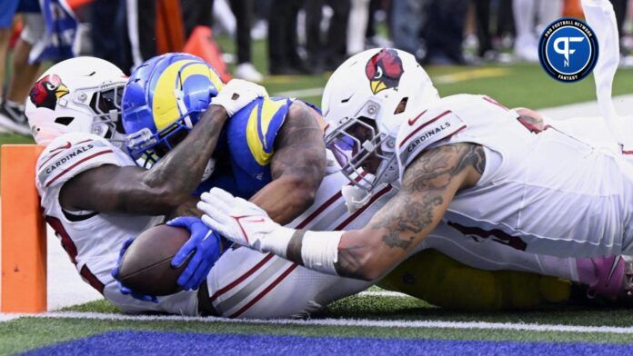 Los Angeles Rams RB Kyren Williams (23) scores a touchdown between a pair of Arizona Cardinals defenders.