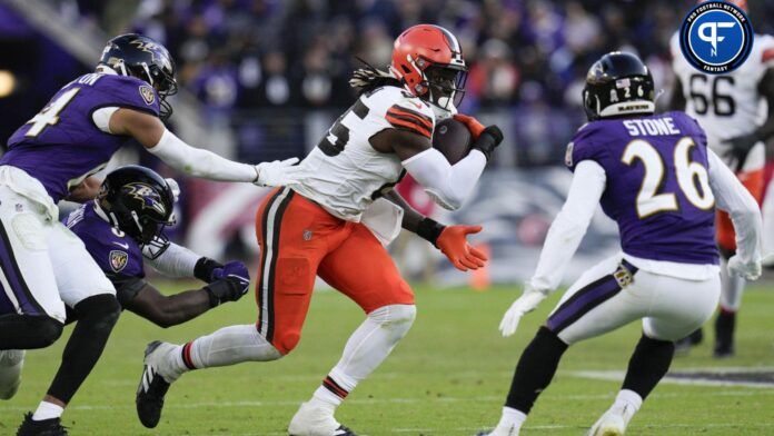 David Njoku (85) runs with the ball as Baltimore Ravens safety Geno Stone (26) defends during the second half at M&T Bank Stadium.