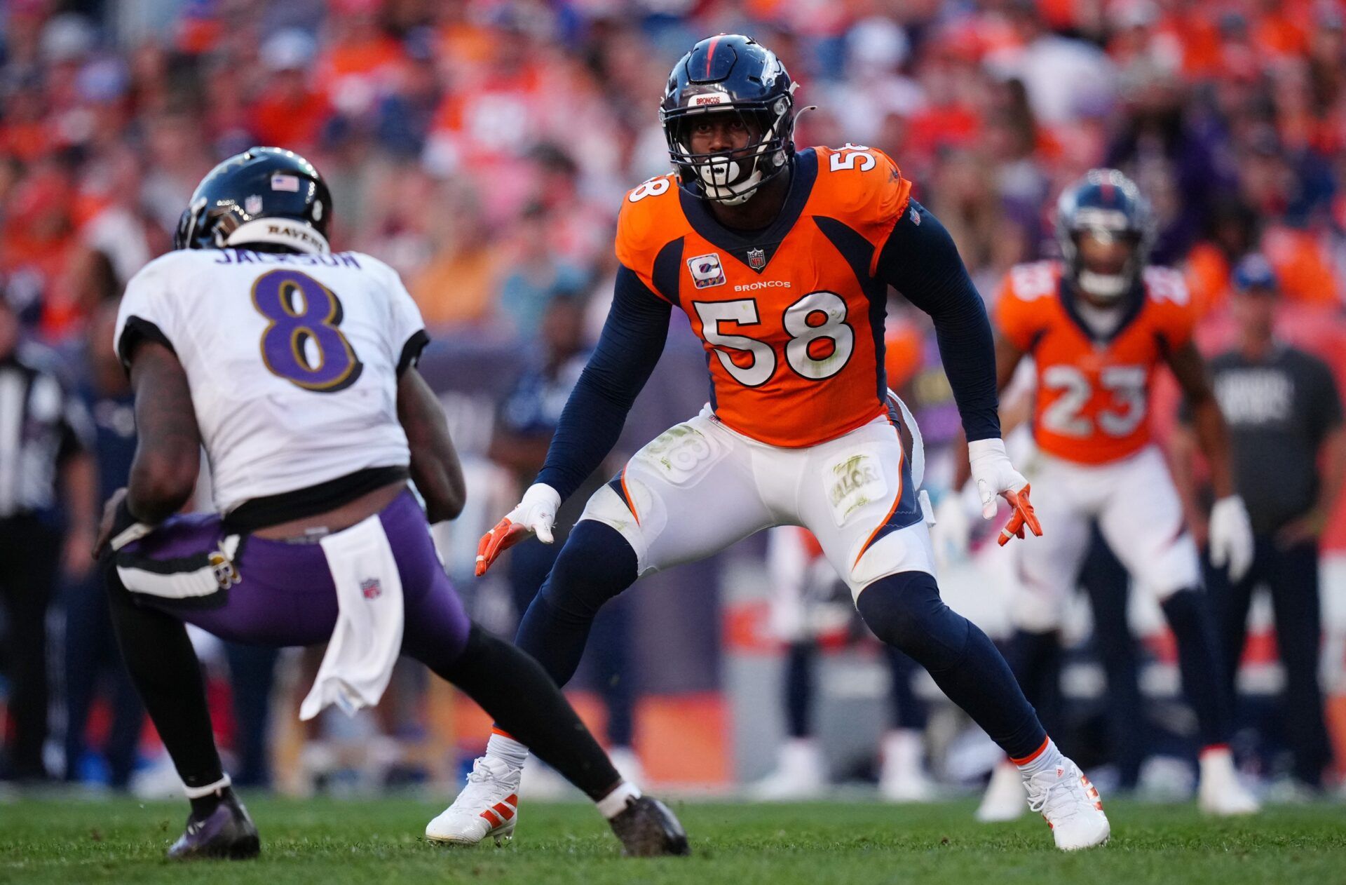 Denver Broncos LB Von Miller (58) chases Baltimore Ravens QB Lamar Jackson (8).