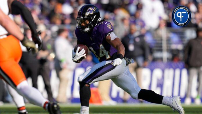 Baltimore Ravens running back Keaton Mitchell (34) runs with the ball against the Cleveland Browns during the second quarter at M&T Bank Stadium.