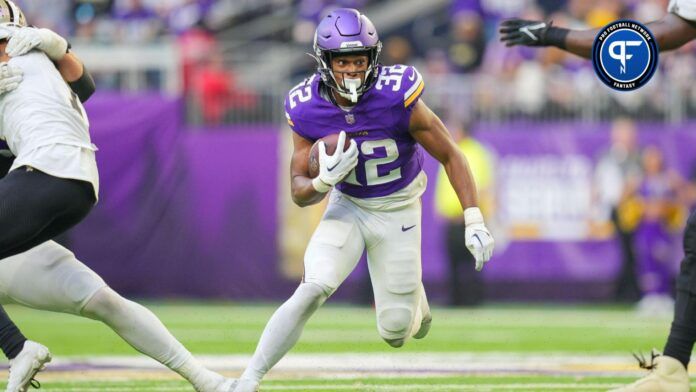 Minnesota Vikings RB Ty Chandler (32) runs the ball against the New Orleans Saints.