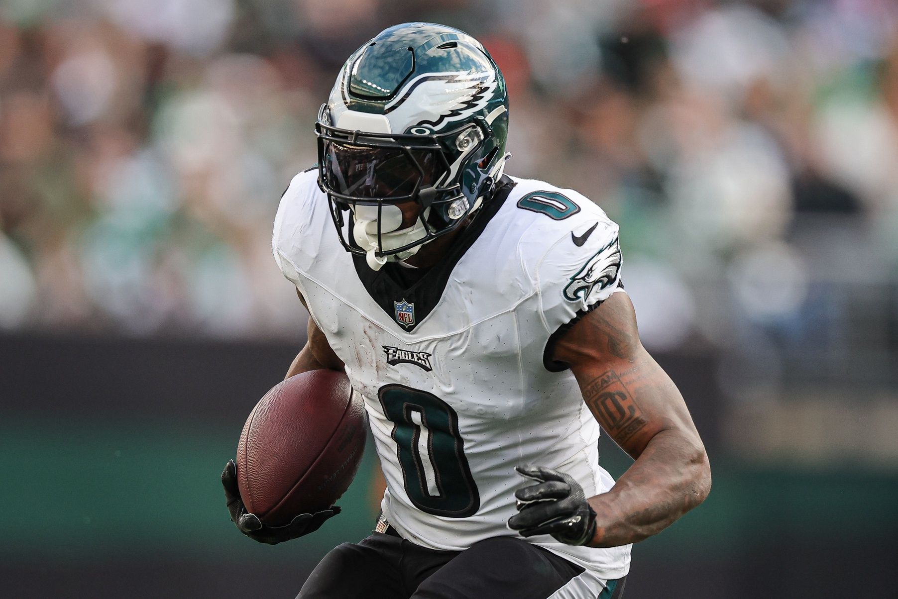 Philadelphia Eagles running back D'Andre Swift (0) carries the ball.