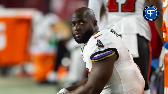 Tampa Bay Buccaneers running back Leonard Fournette (7) against the Arizona Cardinals at State Farm Stadium.