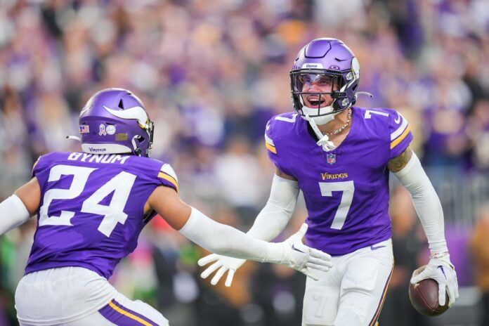 Minnesota Vikings cornerback Byron Murphy Jr. (7) celebrates his interception with safety Camryn Bynum (24) against the New Orleans Saints.