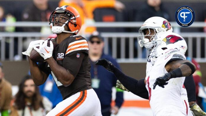 Cleveland Browns WR Amari Cooper (2) makes a catch against the Arizona Cardinals.