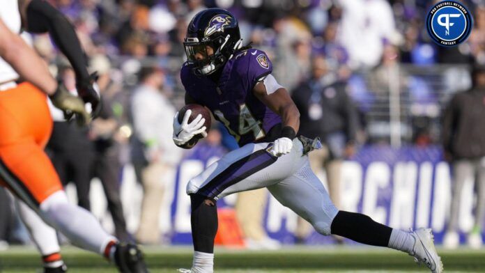 Keaton Mitchell (34) runs with the ball against the Cleveland Browns during the second quarter at M&T Bank Stadium.