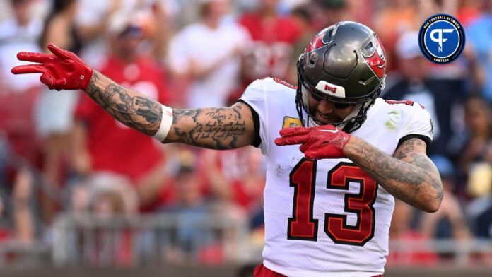 Tampa Bay Buccaneers WR Mike Evans (13) signals first down after a catch.