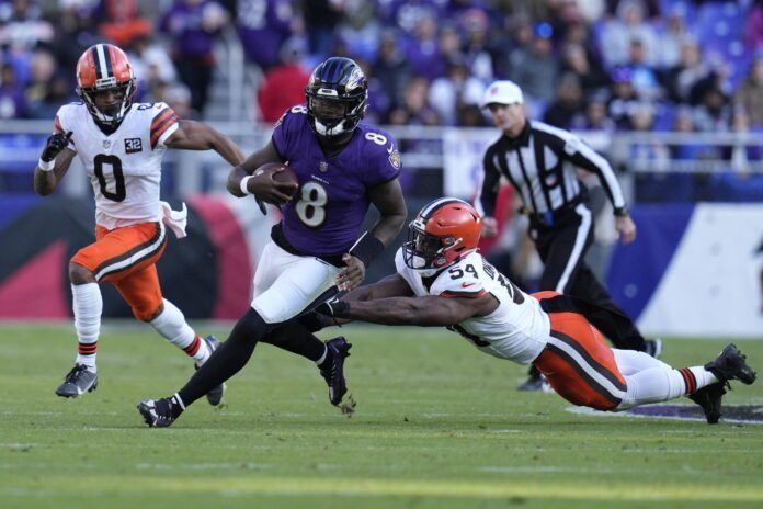 Baltimore Ravens QB Lamar Jackson (8) runs with the ball against the Cleveland Browns.