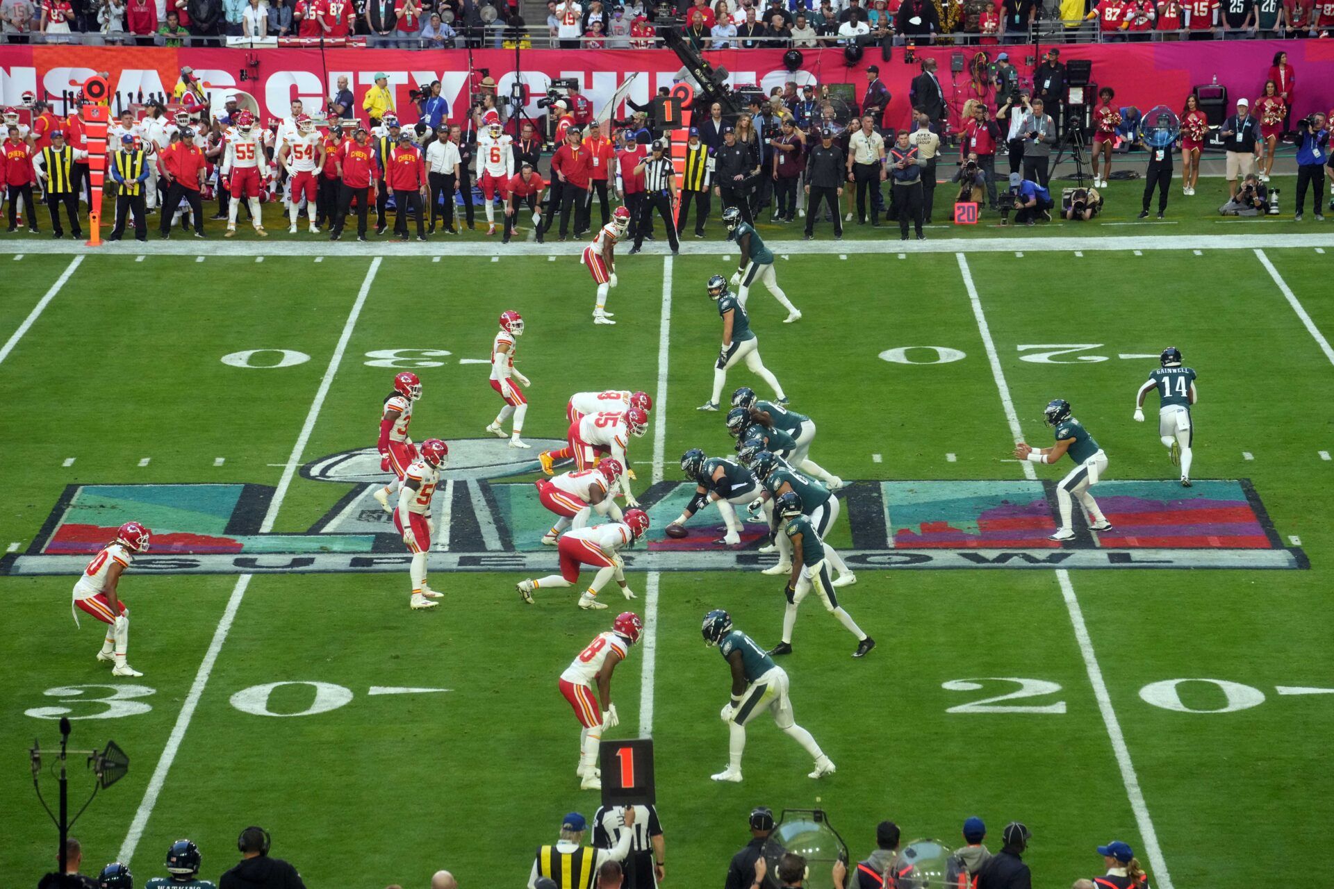 A general view as the Philadelphia Eagles line up against the Kansas City Chiefs during the first quarter in Super Bowl LVII at State Farm Stadium in Glendale on Feb. 12, 2023.