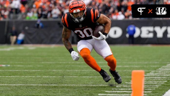 Cincinnati Bengals RB Chase Brown (30) runs after the catch.