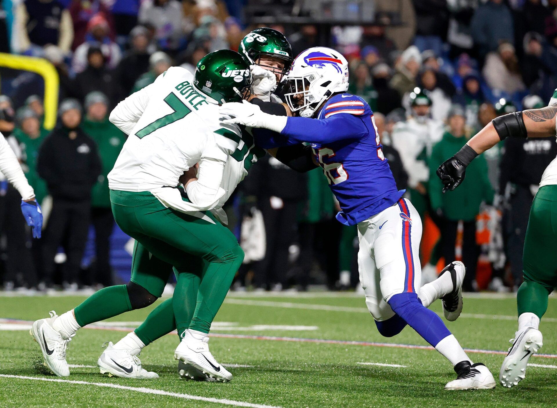 Buffalo Bills defensive end Leonard Floyd (56) fights off a blocker to get a sack of New York Jets quarterback Tim Boyle (7).