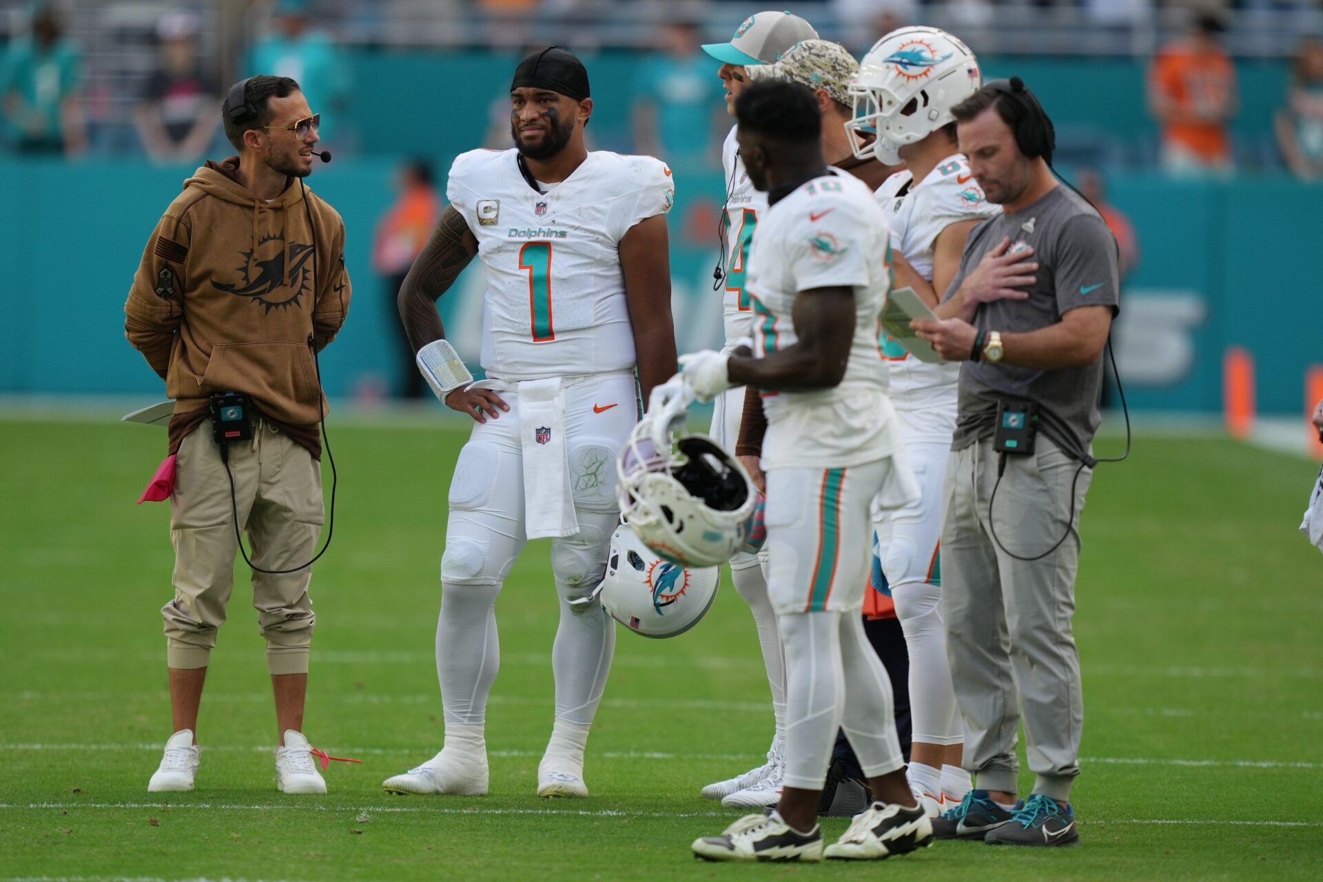 Miami Dolphins head coach Mike McDaniel talks with quarterback Tua Tagovailoa (1) during the first half of an NFL game against the Las Vegas Raiders at Hard Rock Stadium.