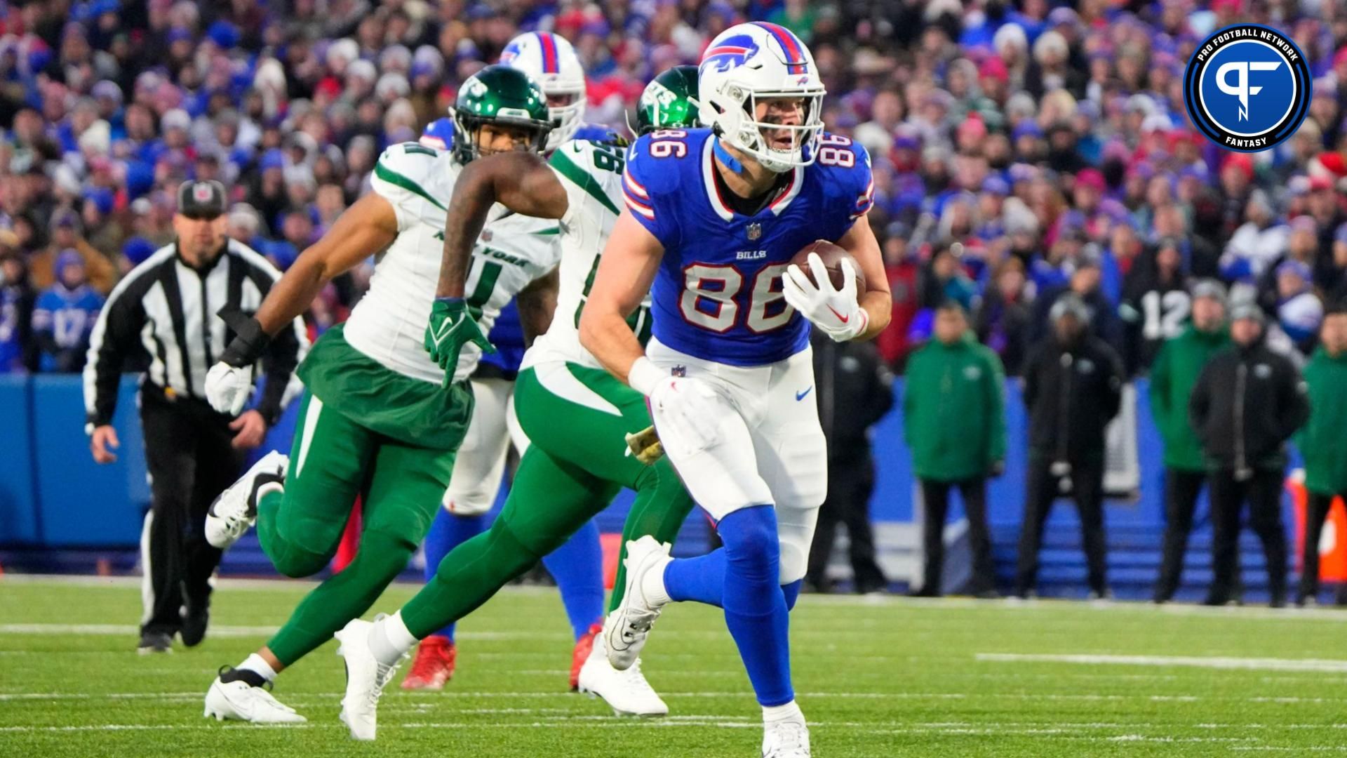 Buffalo Bills tight end Dalton Kincaid (86) runs with the ball after making a catch against the New York Jets during the first half at Highmark Stadium.