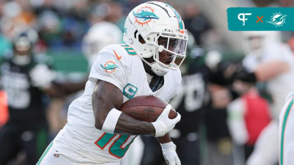 Tyreek Hill (10) carries the ball during the first half against the New York Jets at MetLife Stadium.